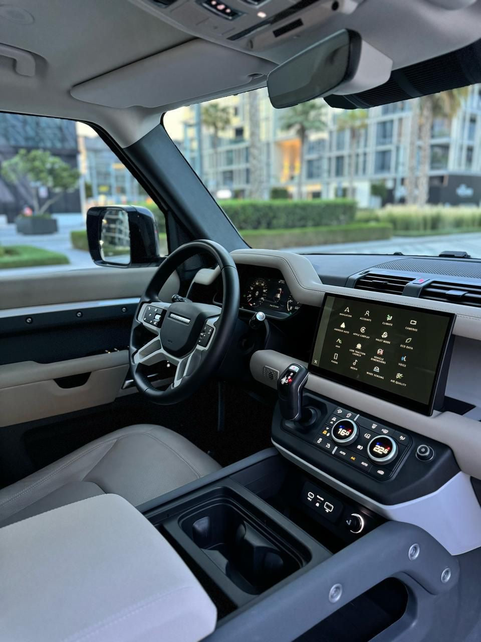 Land Rover Defender 2024
