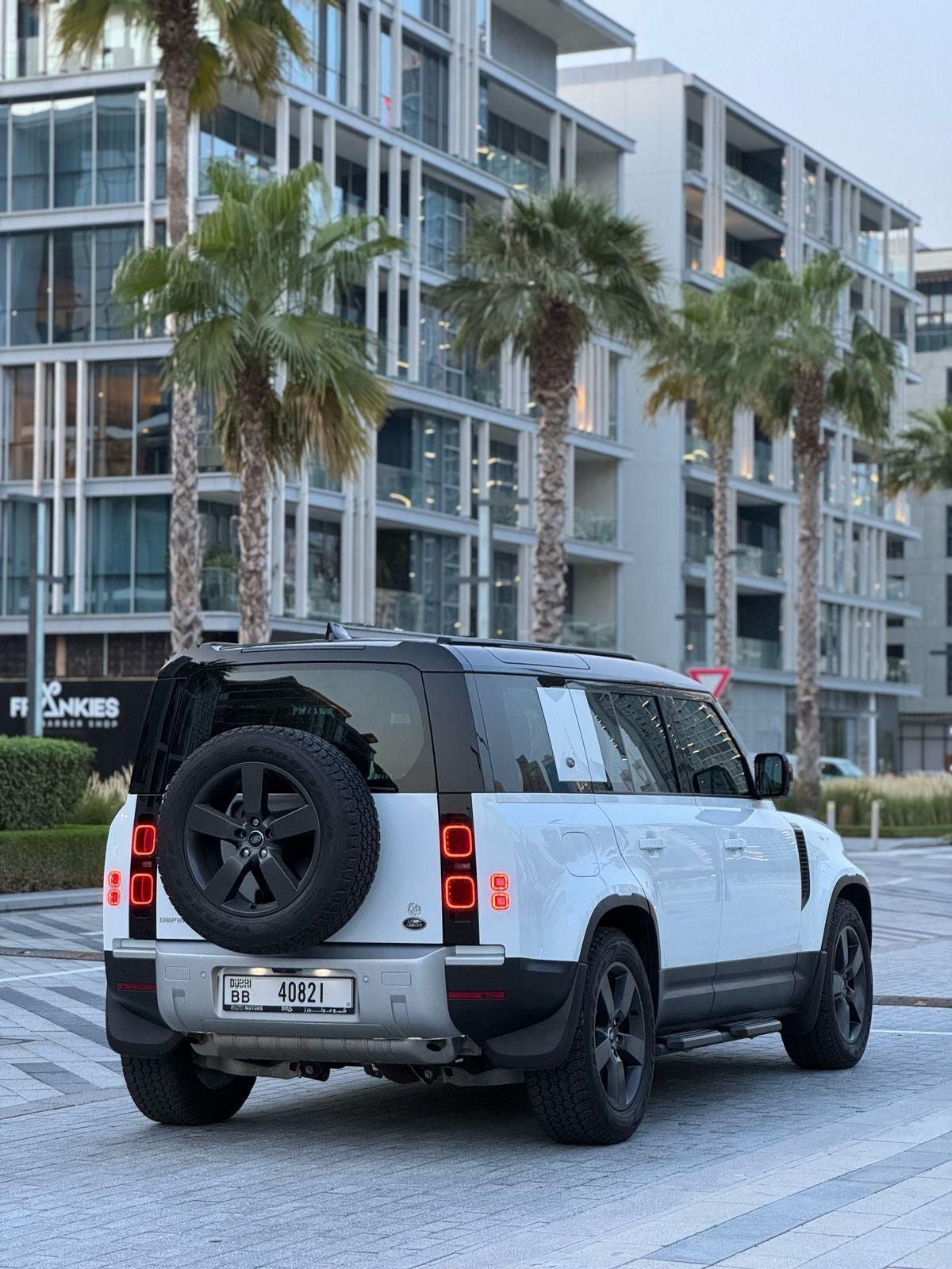 Land Rover Defender 2024