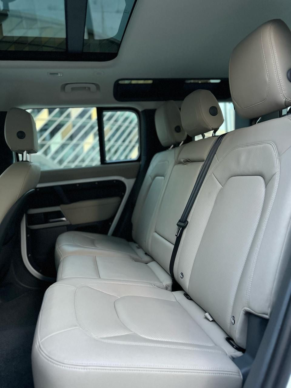 Land Rover Defender 2024